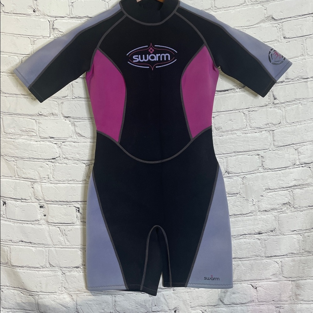 Swarm Women's Shorty Wetsuit in Black with Lavender Logo Size Medium Short